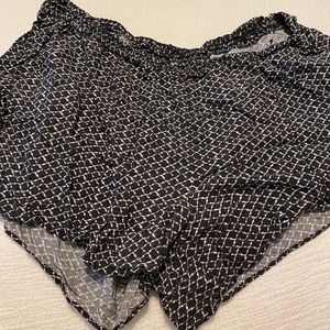 Old Navy Flowy Black and White Shorts
